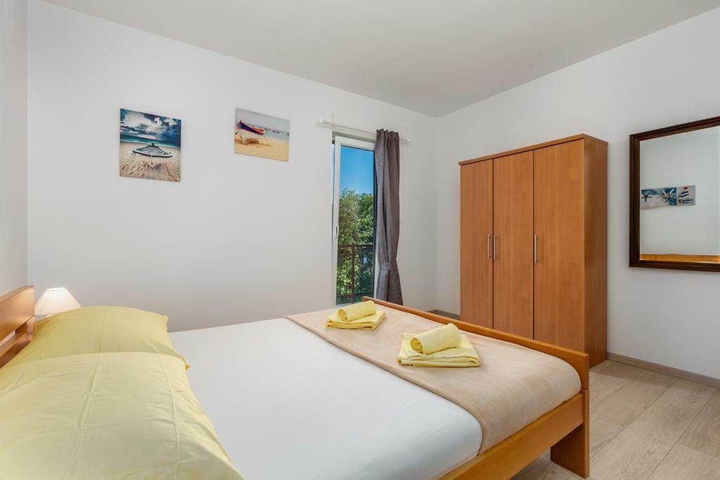 Apartment Roza, Sea View, Free Parking Ičići Exteriör bild