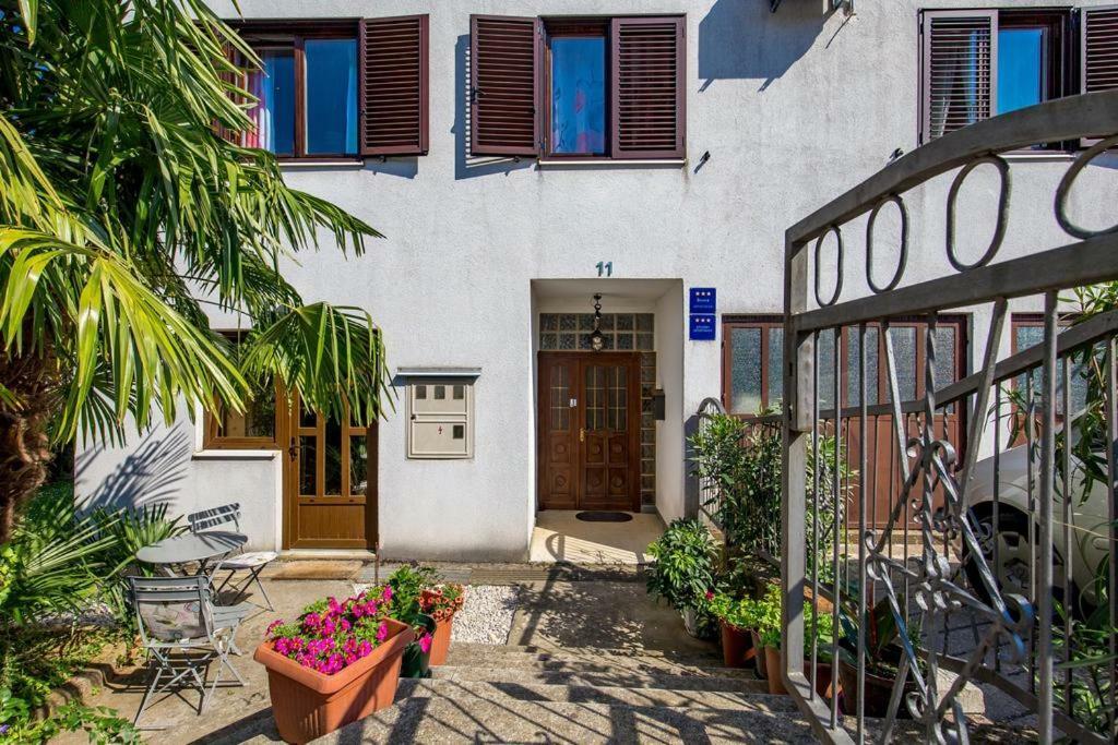 Apartment Roza, Sea View, Free Parking Ičići Exteriör bild